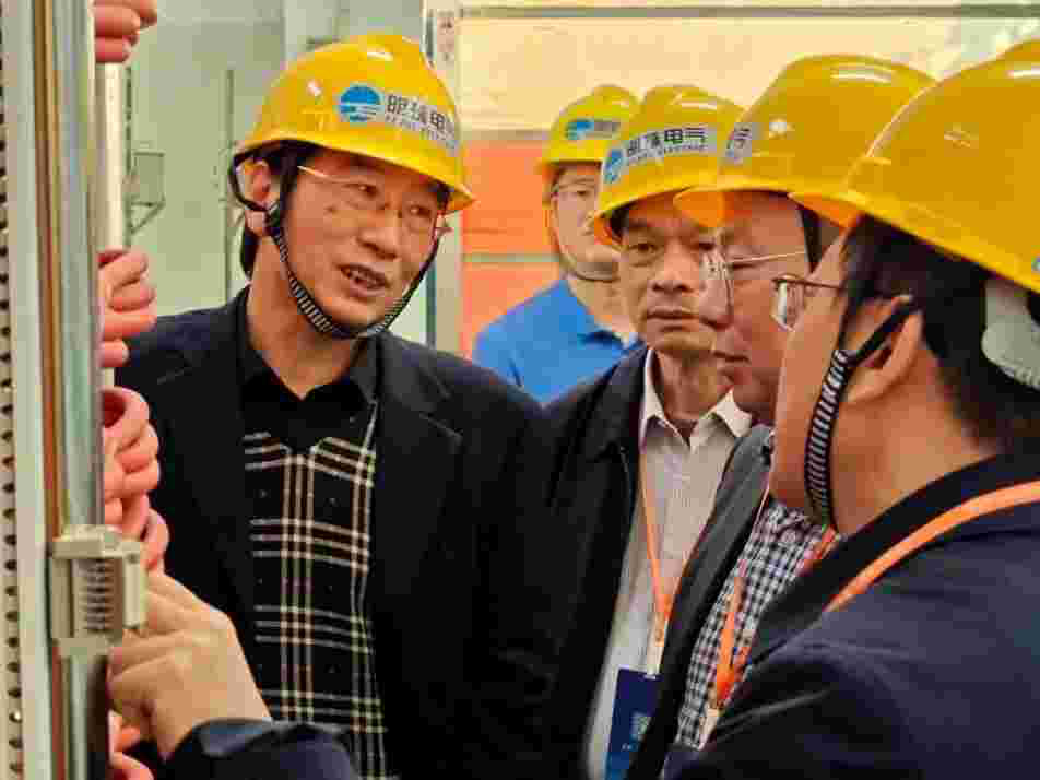 The appraisal committee visited the production workshop